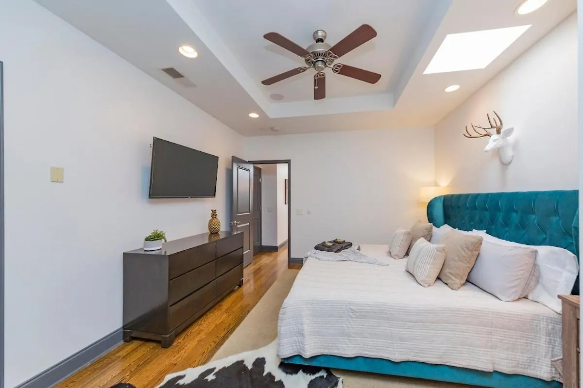 2 Chic Lofts Right On Broadway Strip Sleeps 10 Villa Nashville Semesterbostad