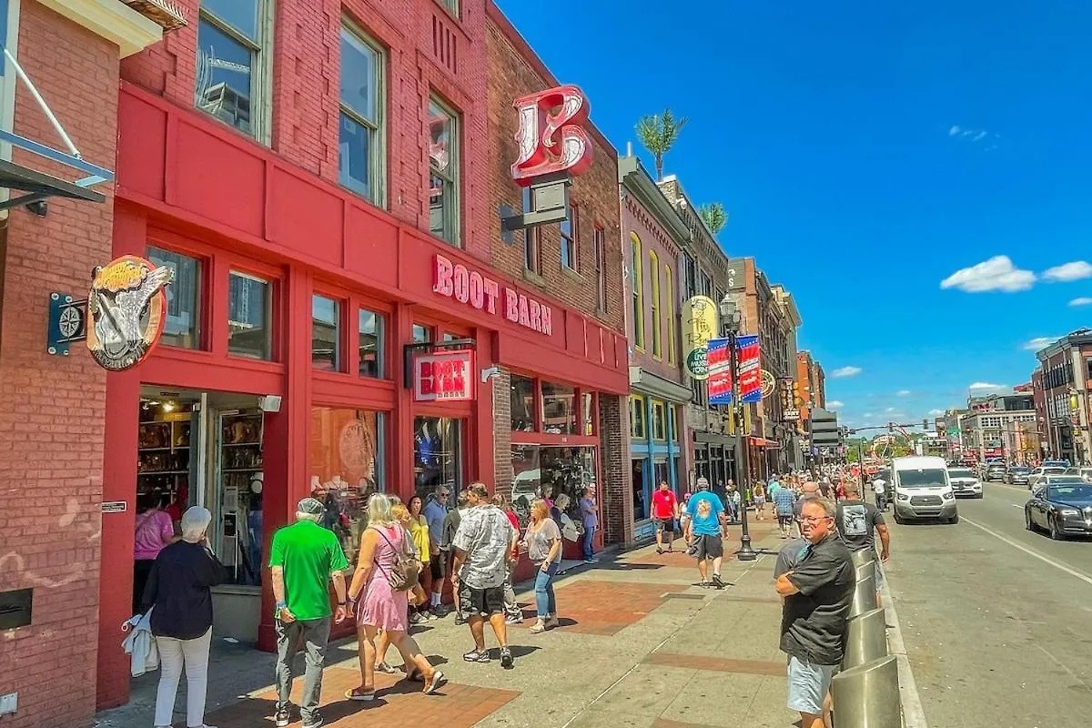 2 Chic Lofts Right On Broadway Strip Sleeps 10 Villa Nashville