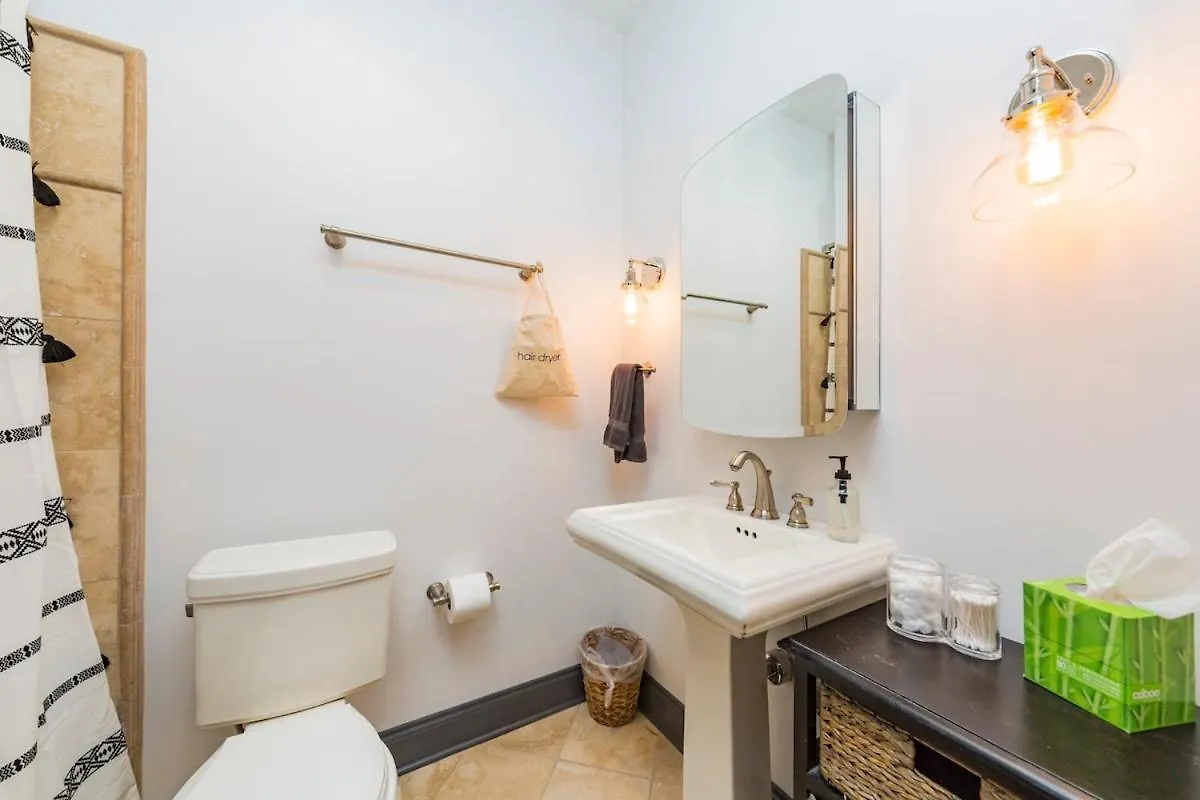 Villa 2 Chic Lofts Right On Broadway Strip Sleeps 10 Nashville Casa vacanze