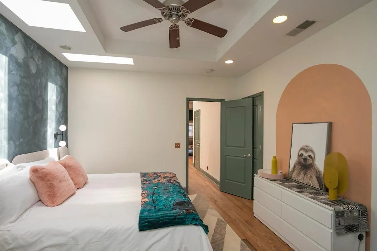 Villa 2 Chic Lofts Right On Broadway Strip Sleeps 10 Nashville 0*,  Stati Uniti