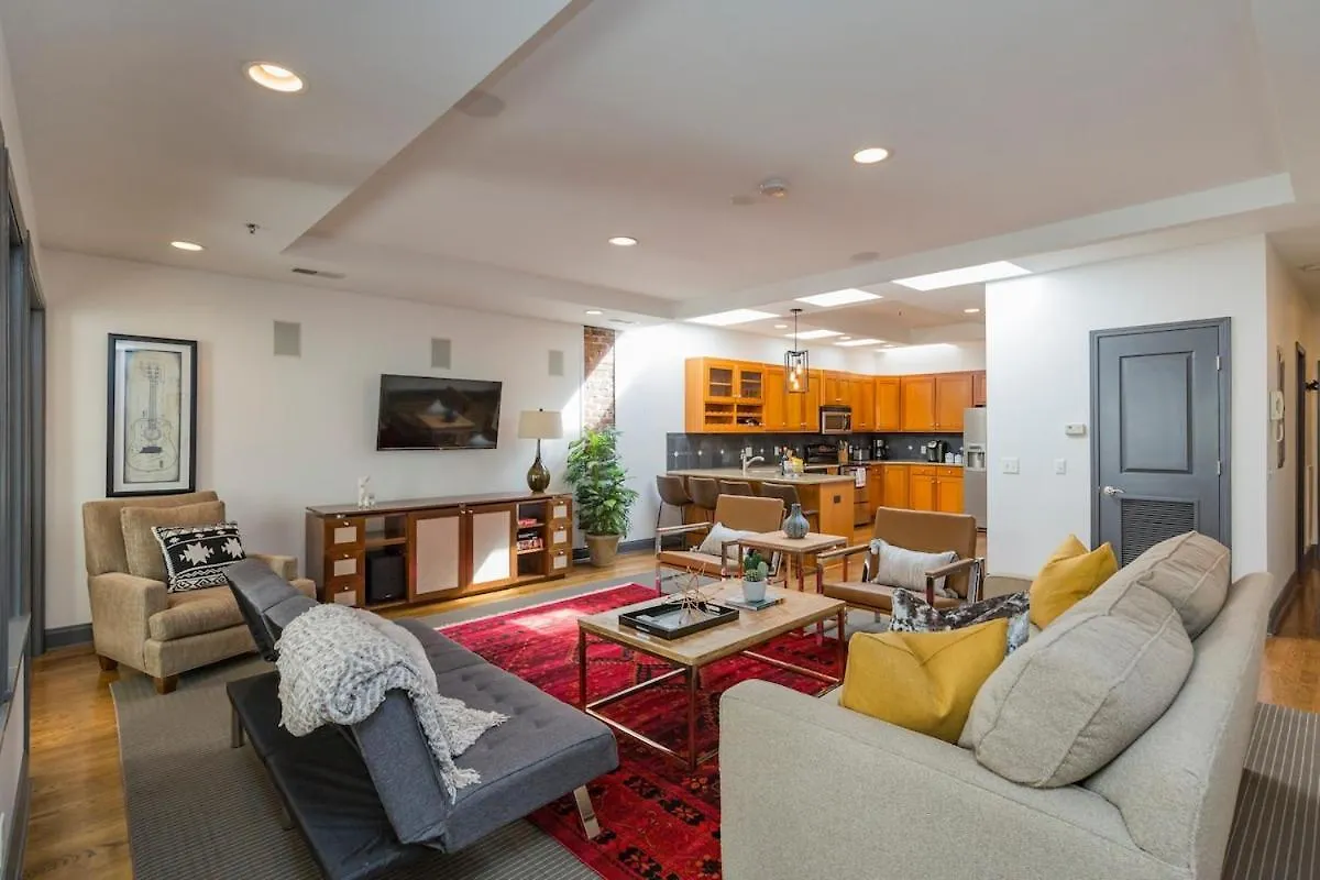 Villa 2 Chic Lofts Right On Broadway Strip Sleeps 10 Nashville Casa vacanze